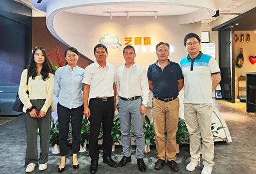 上海市长宁区发改委主任叶鹏举一行莅临博一把白菜参观指导工作
